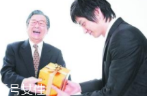 给领导送礼怎么说合适？真诚并且要注意分寸